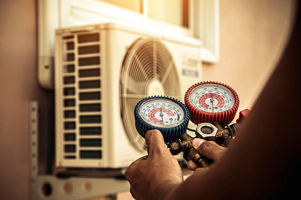 Professional Ac Installation technician working in Fredericksburg, TX